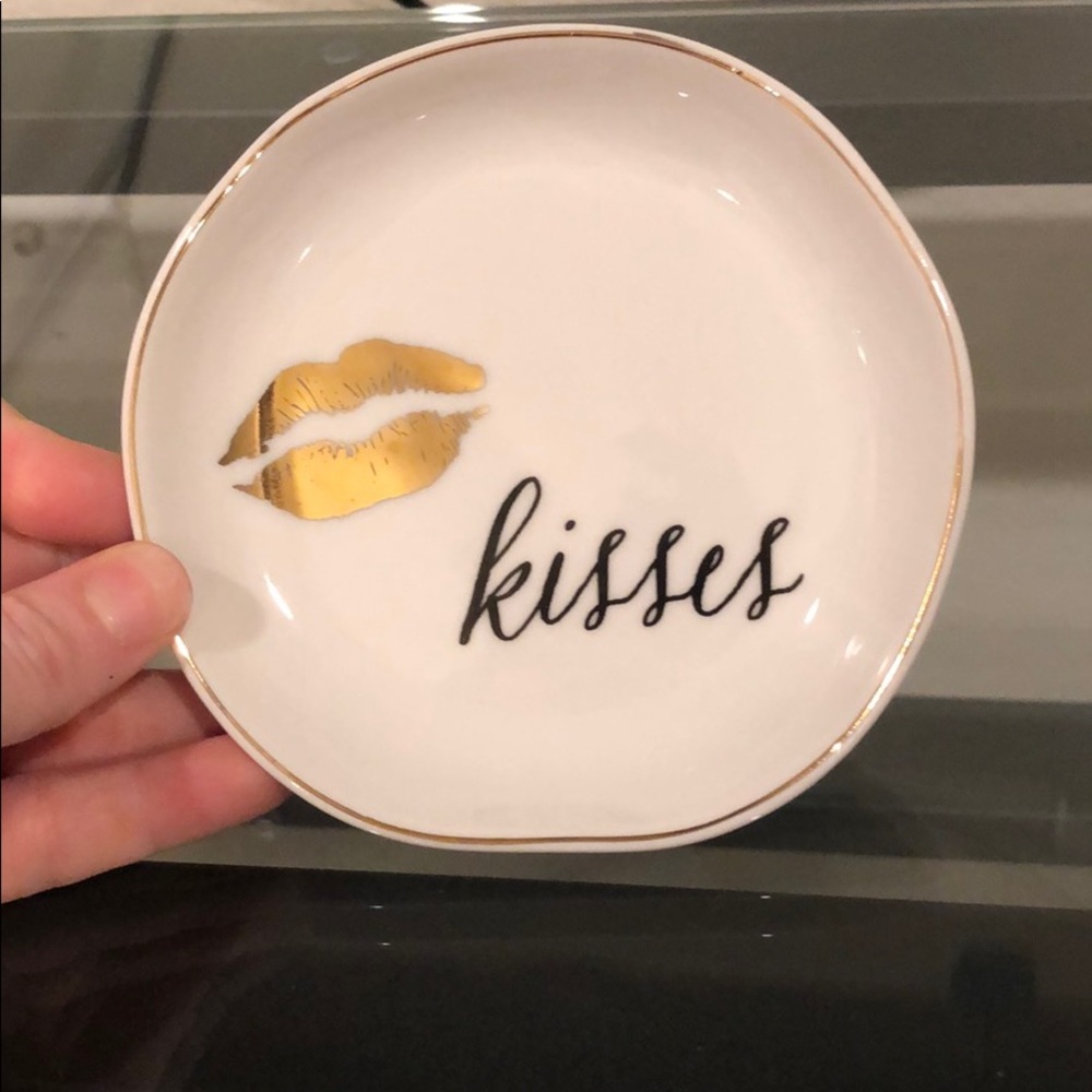 Kate Aspen Ceramic Ring Dish- “Kisses” NIB